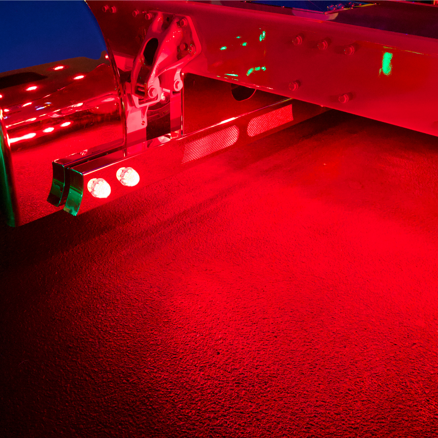 Paragolpes delantero en T Peterbilt con 4 orificios para LED, malla y esquinas arqueadas