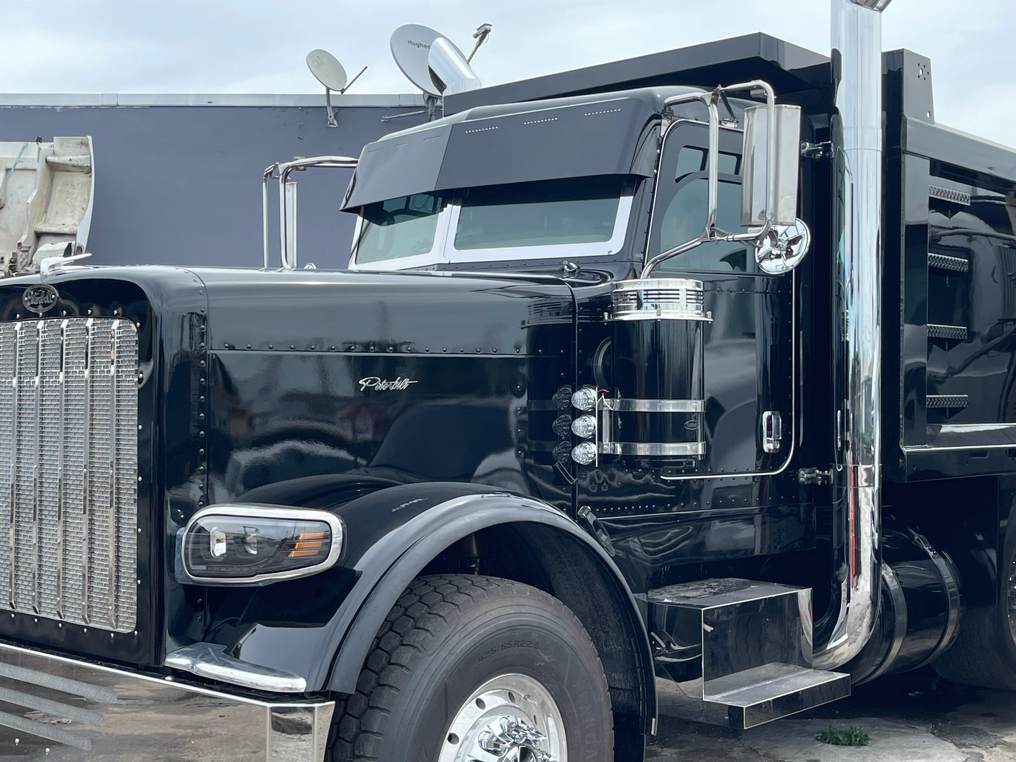 BARRA DE LUCES PEQUEÑA PARA FILTRO DE AIRE PARA 3 MELONES - PETERBILT