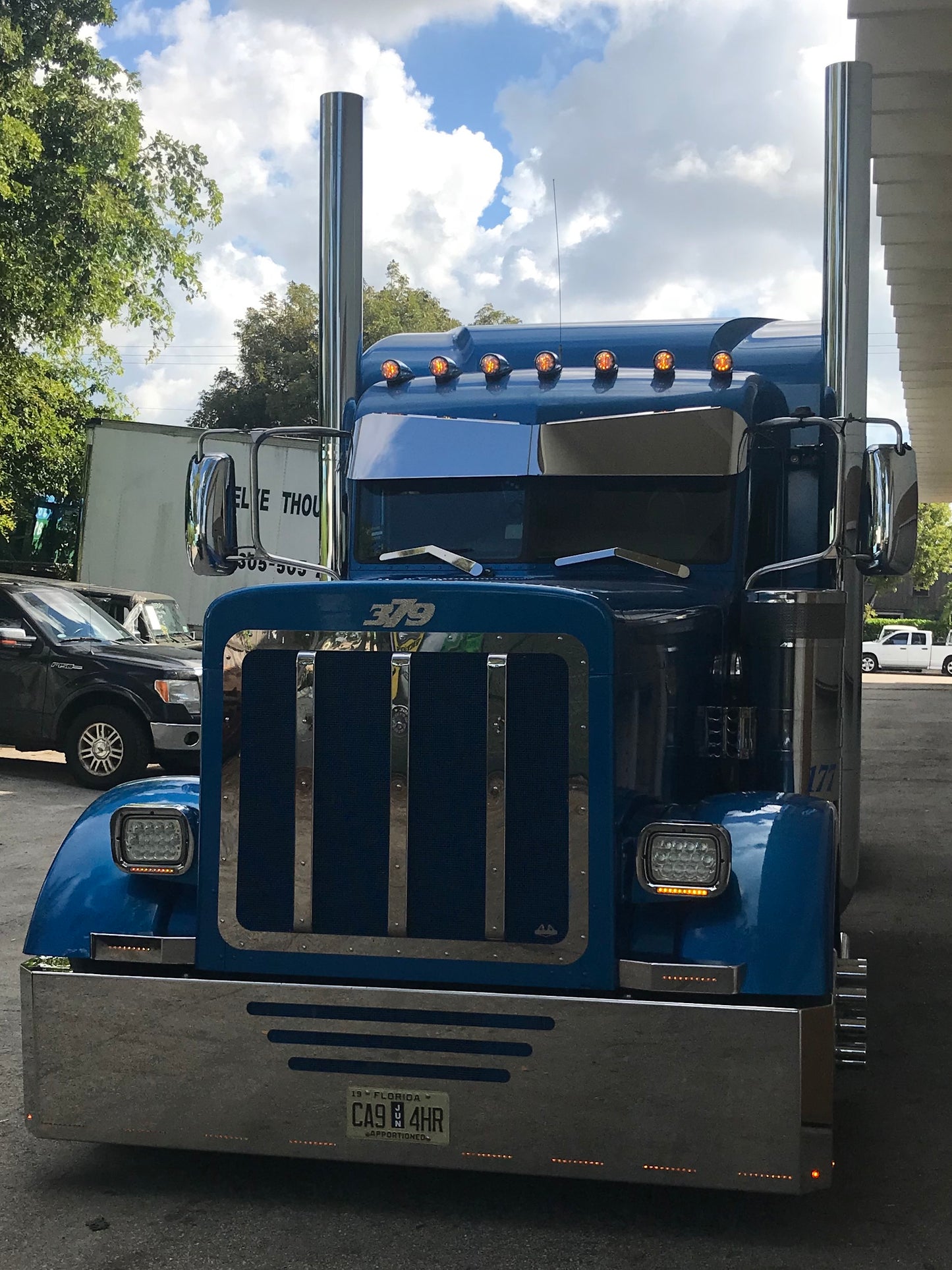 Paragolpes Peterbilt 379 y 389 con 12 LED