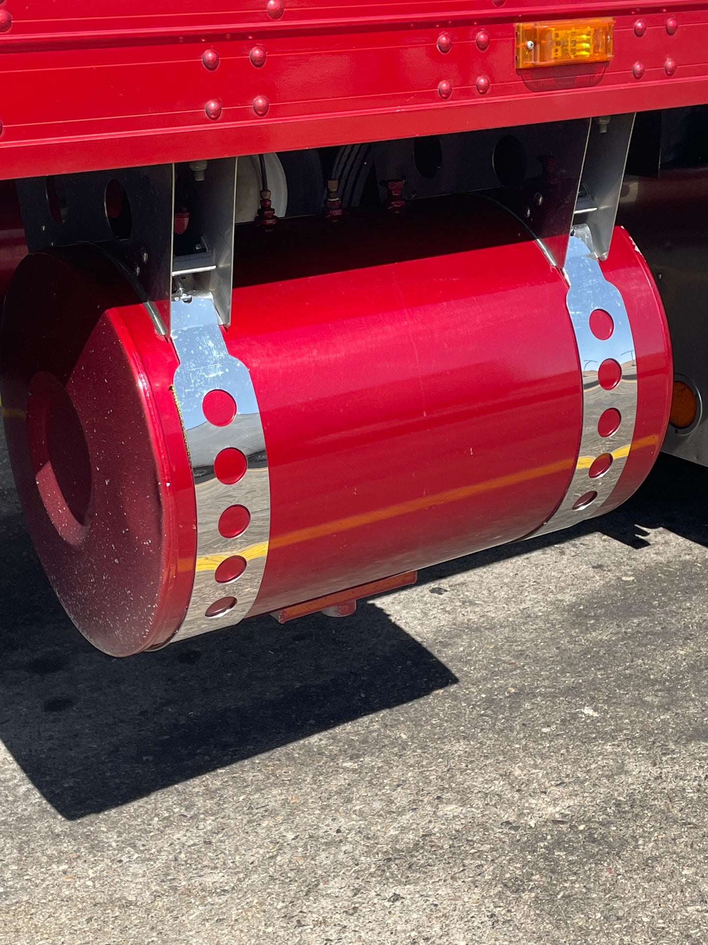 CINCHAS DE ACERO INOXIDABLE RESISTENTES PARA TANQUE REFRIGERADO DE 4" CON DISEÑO CIRCULAR - REMOLQUE