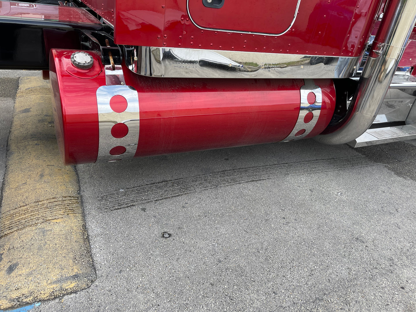 CINCHO TANQUE DE COMBUSTIBLE CÍRCULO DE 8" (4 PIEZAS) - KENWORTH