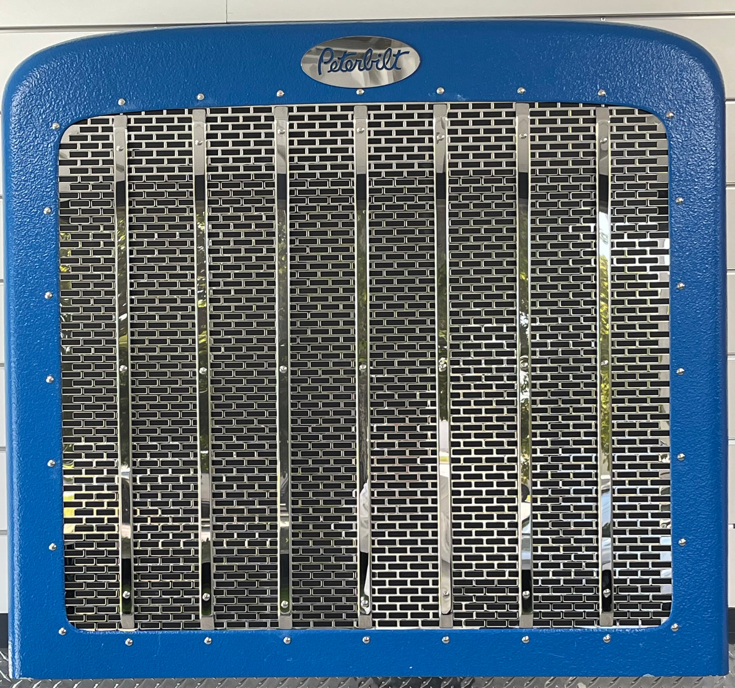 Parrilla de acero inoxidable Peterbilt 389 y 388 perforada con ladrillo