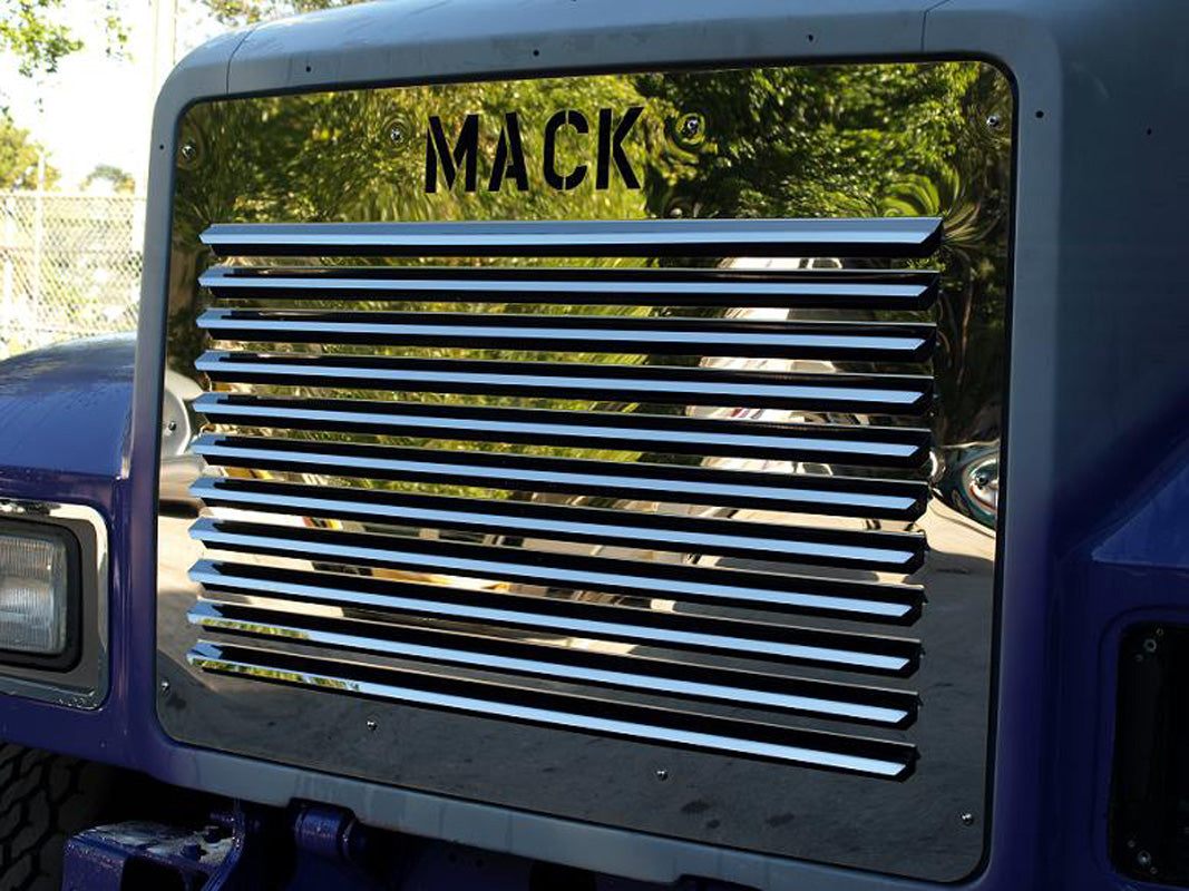 Parrilla de acero inoxidable con rejillas para la Serie CH de Mack con el logotipo de MACK troquelado