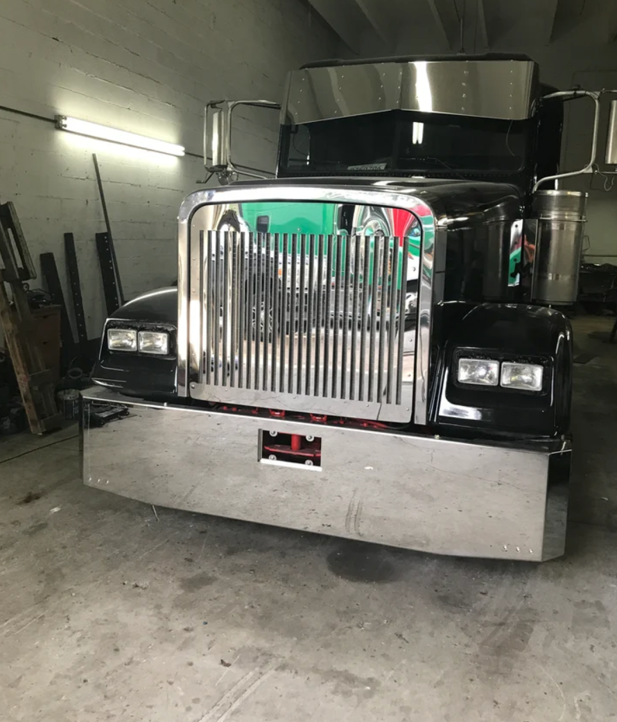 Freightliner Classic 22" X 20" Bumper w/ 6 LEDs 3/4" (each side), 45*, Tag Box