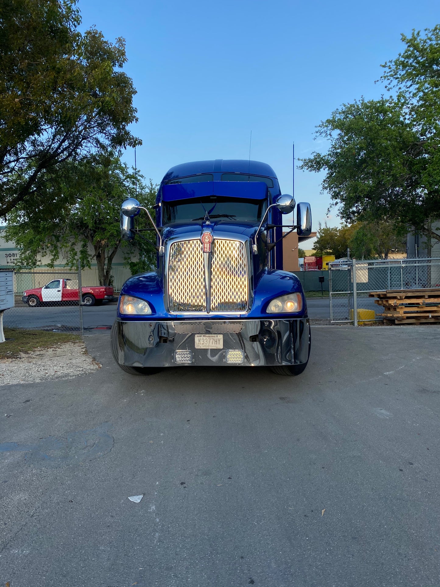 Parrilla pequeña de acero inoxidable Kenworth T660 Diamond con malla