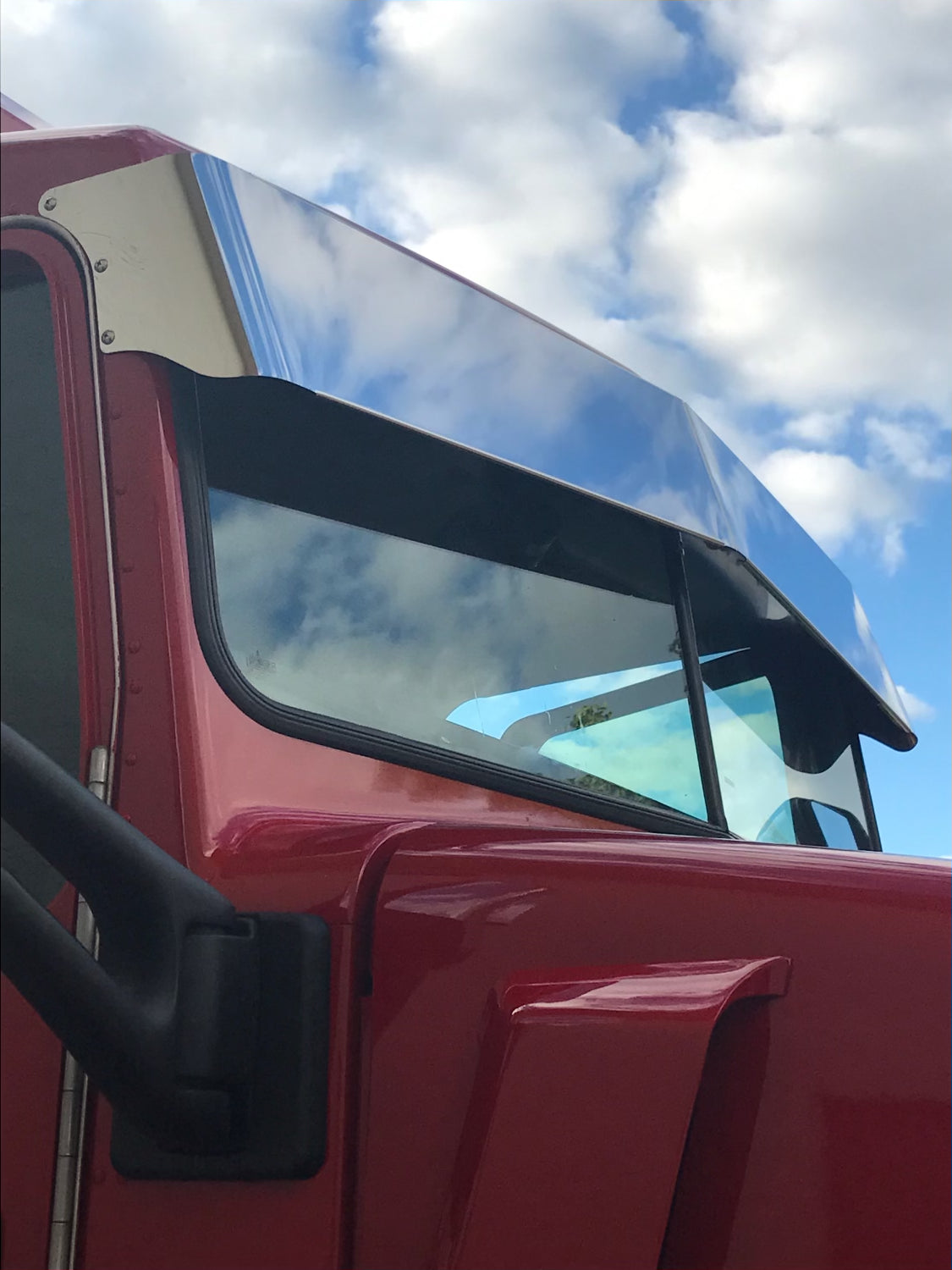 Visera con forma de corbata de moño de 12.5" a 10.5" para parabrisas plano de dos piezas Kenworth W900