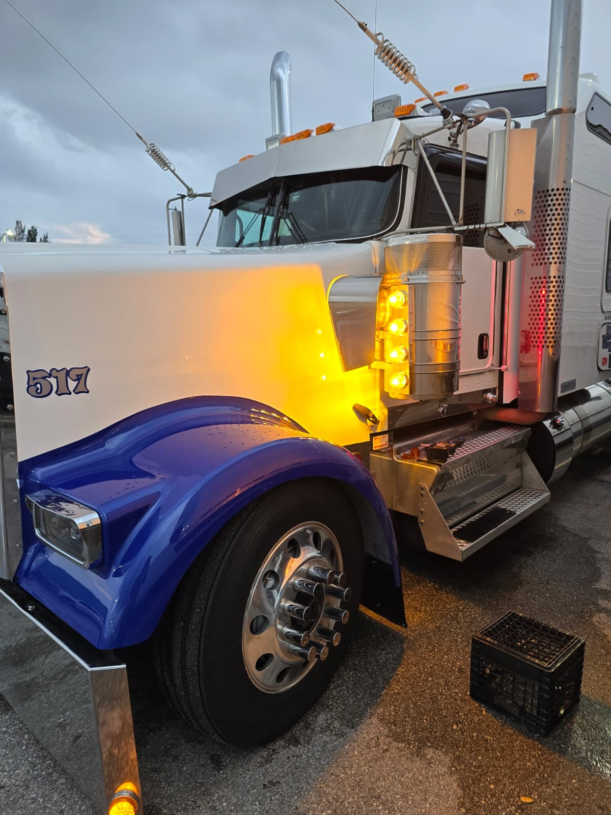 BARRA DE LUCES DEL FILTRO DE AIRE CON 4 LUCES TIPO SANDÍA DELANTERAS - KENWORTH