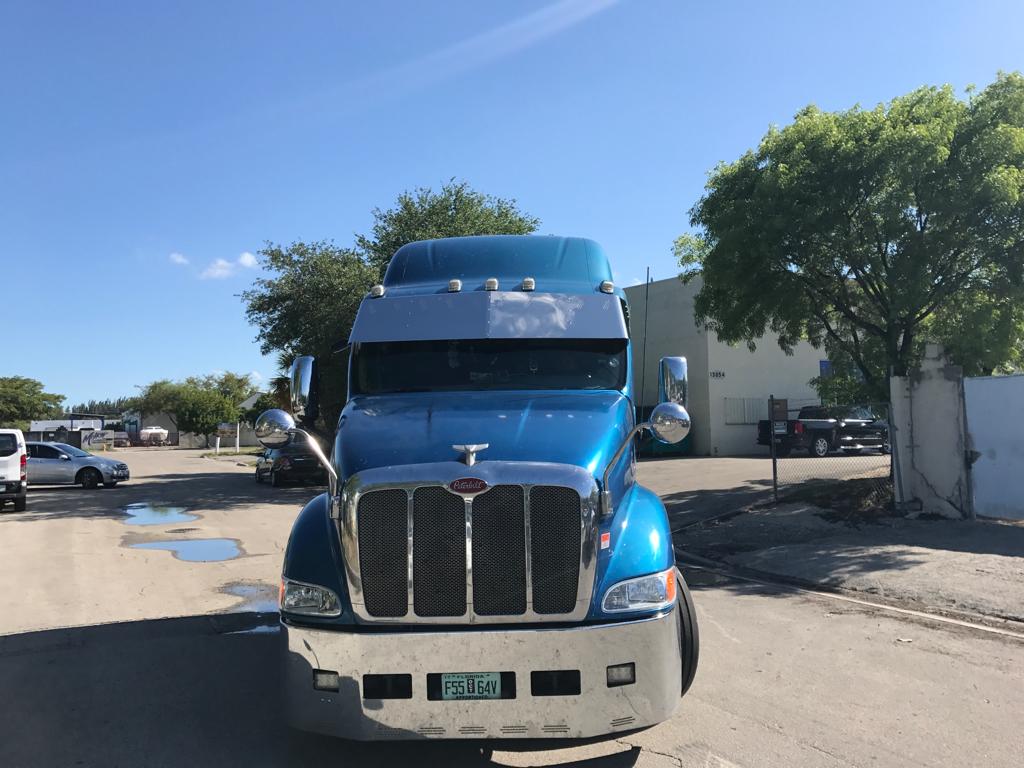 Visera Peterbilt 387 y 587 de 19"x 20" con 10 LED ocultos de 3/4"