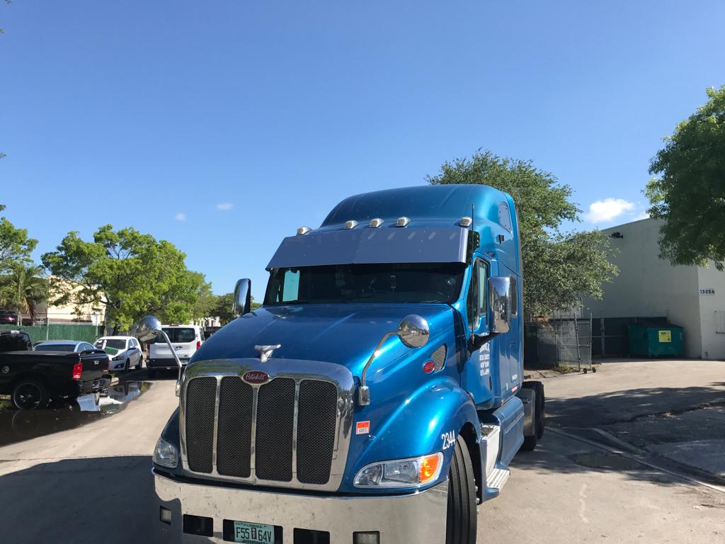 Visera Peterbilt 387 y 587 de 19"x 20" con 10 LED ocultos de 3/4"