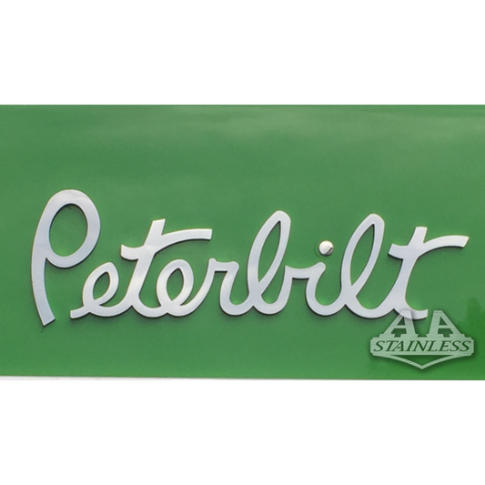 LOGOTIPO PETERBILT CURVO EN EL CAPÓ