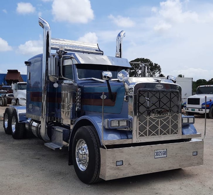Parachoques Peterbilt 379 y 389 con 11 LED ocultos y 2 faros antiniebla