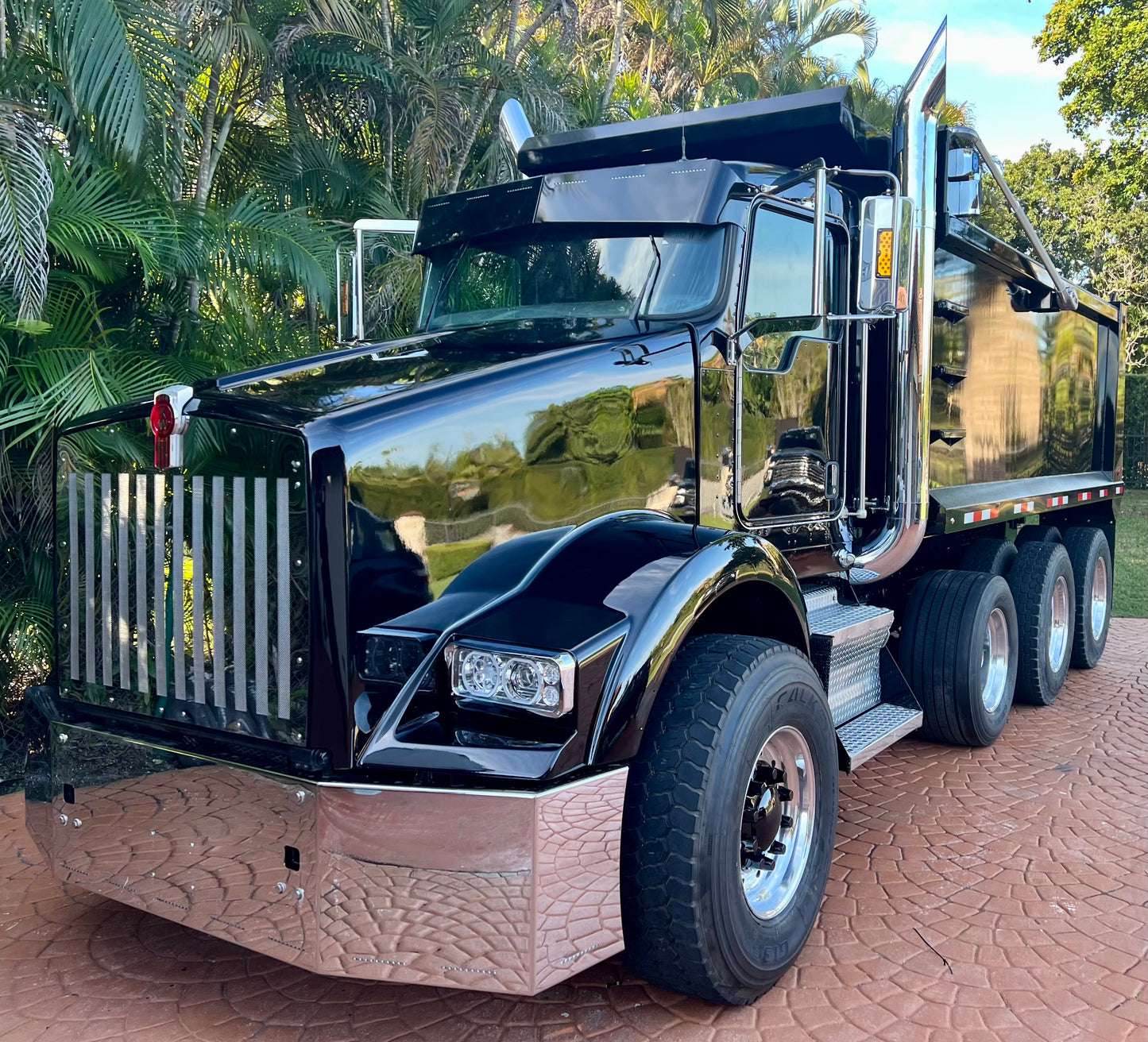 Visera KW (W900, T800, T660, T600) de 12" x 9" estilo "pajarita" para pintura con 6 luces LED ocultas (1 línea)