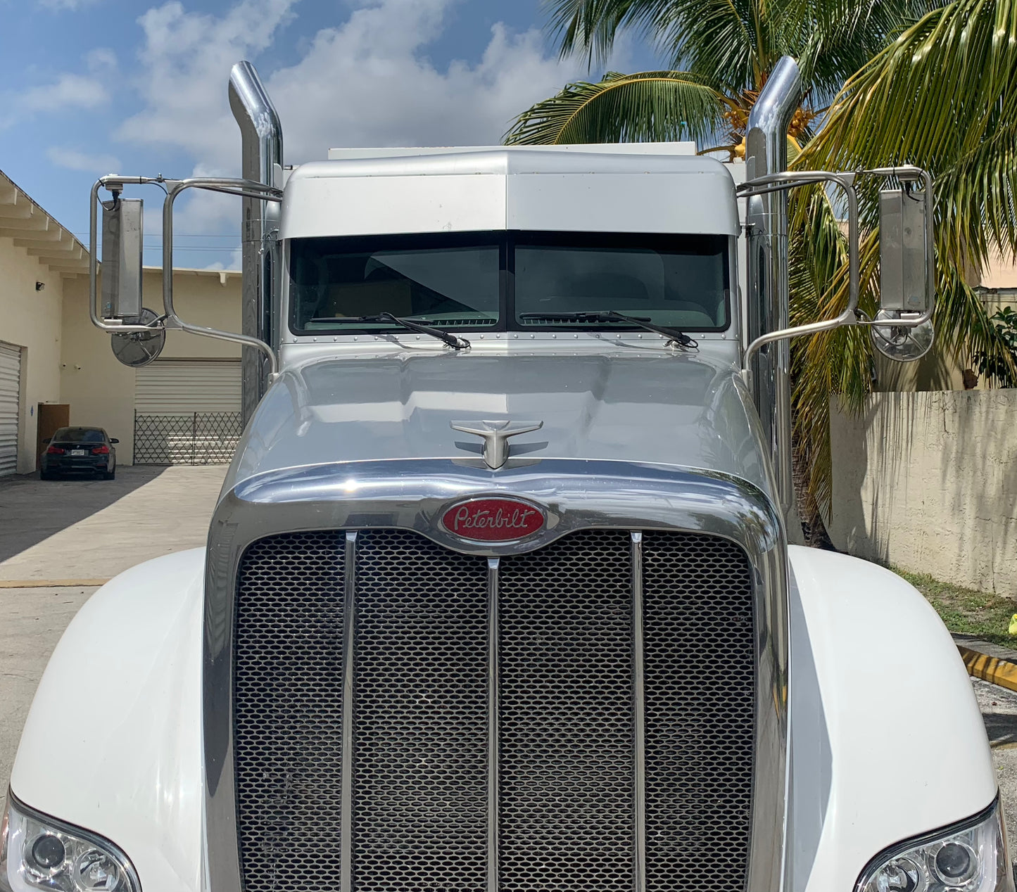 Visera recta lisa de 11" de la serie 300 de Peterbilt
