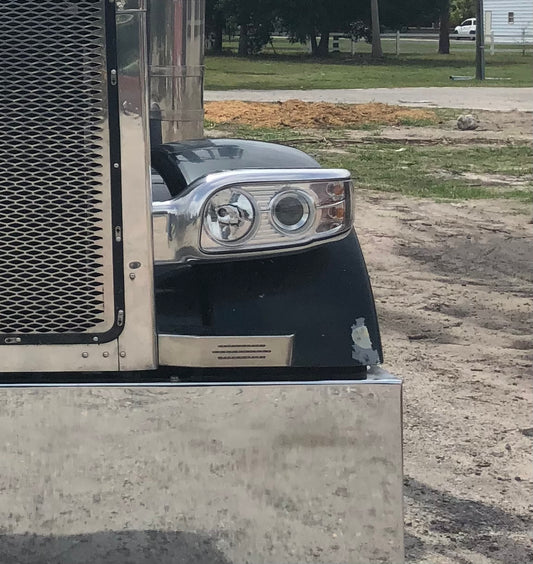 PETERBILT 379 BARRA INTERMITENTE PEQUEÑA - 1 LUZ 3 LÍNEAS