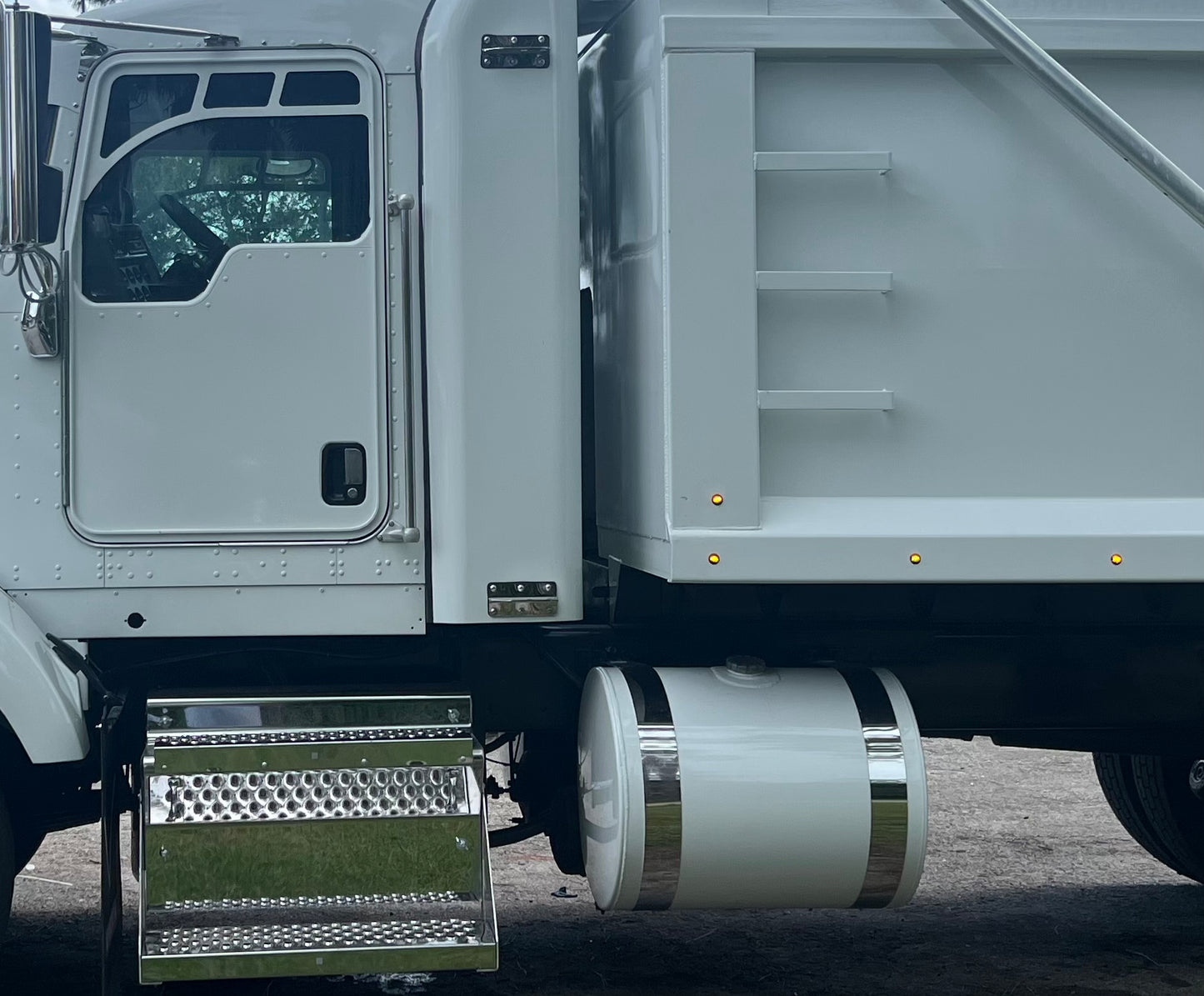 CORREAS DE TANQUE DE COMBUSTIBLE RECTAS REGULARES DE 4" (4 PIEZAS) - KENWORTH