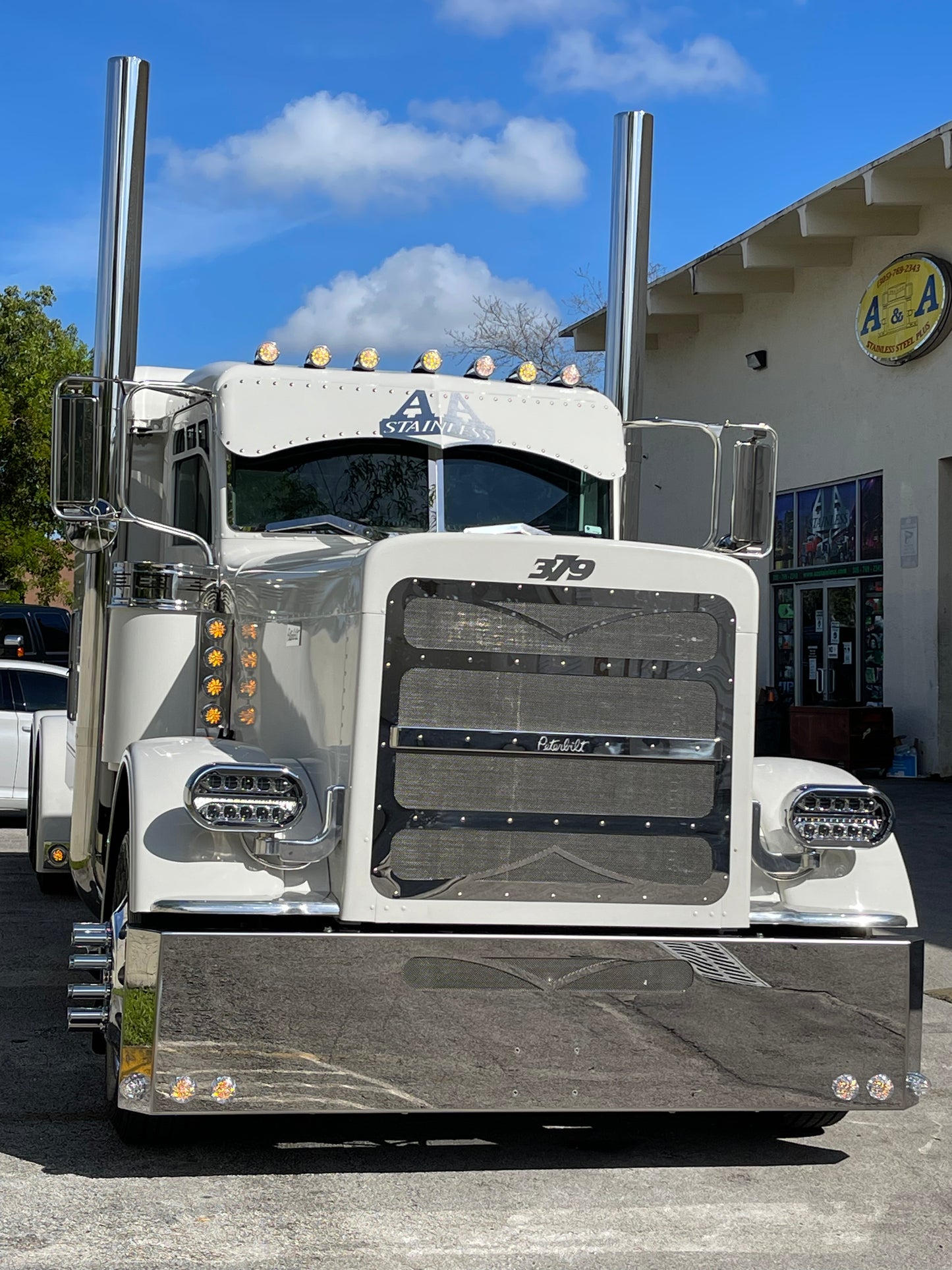 Parachoques Peterbilt 379 y 389 de 20" con 6 luces LED de sandía