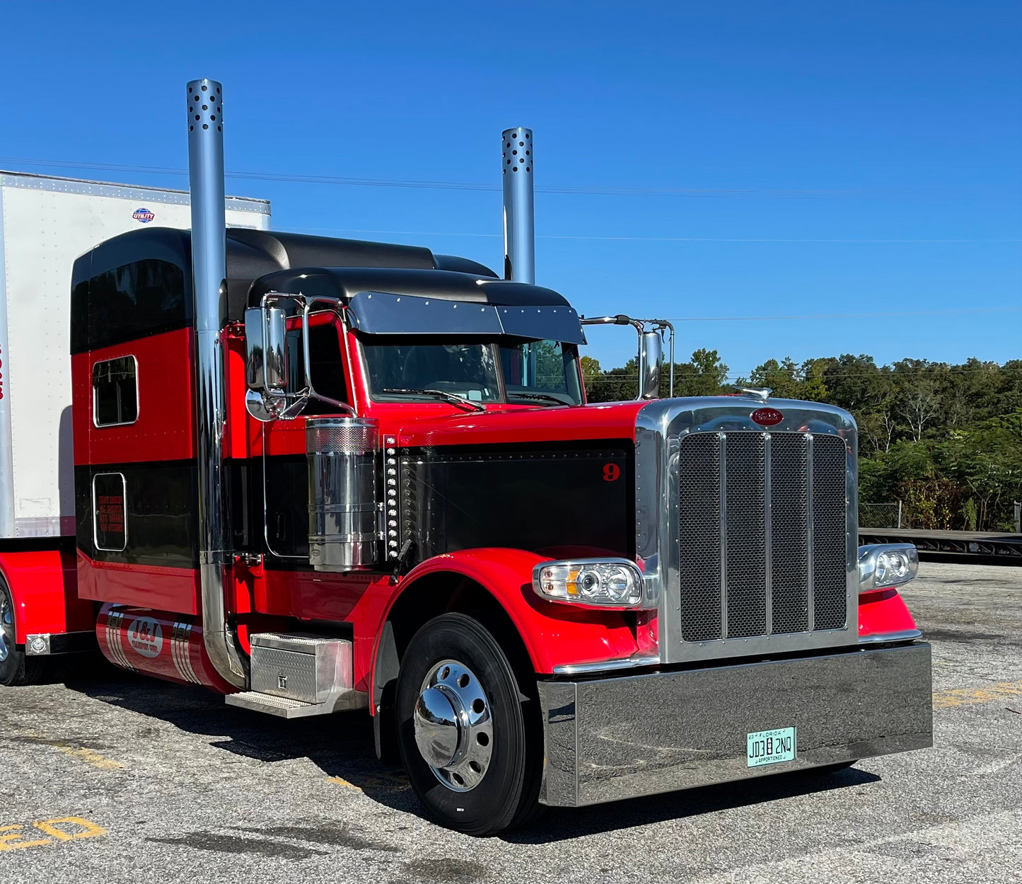 Parachoques universal liso Peterbilt de 20" con protector de neumáticos y caja de matrícula