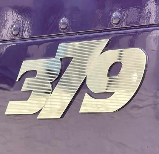DISEÑO DE LÍNEA DE LOGOTIPO DE CAPÓ DE SERVICIO PESADO PETERBILT 379