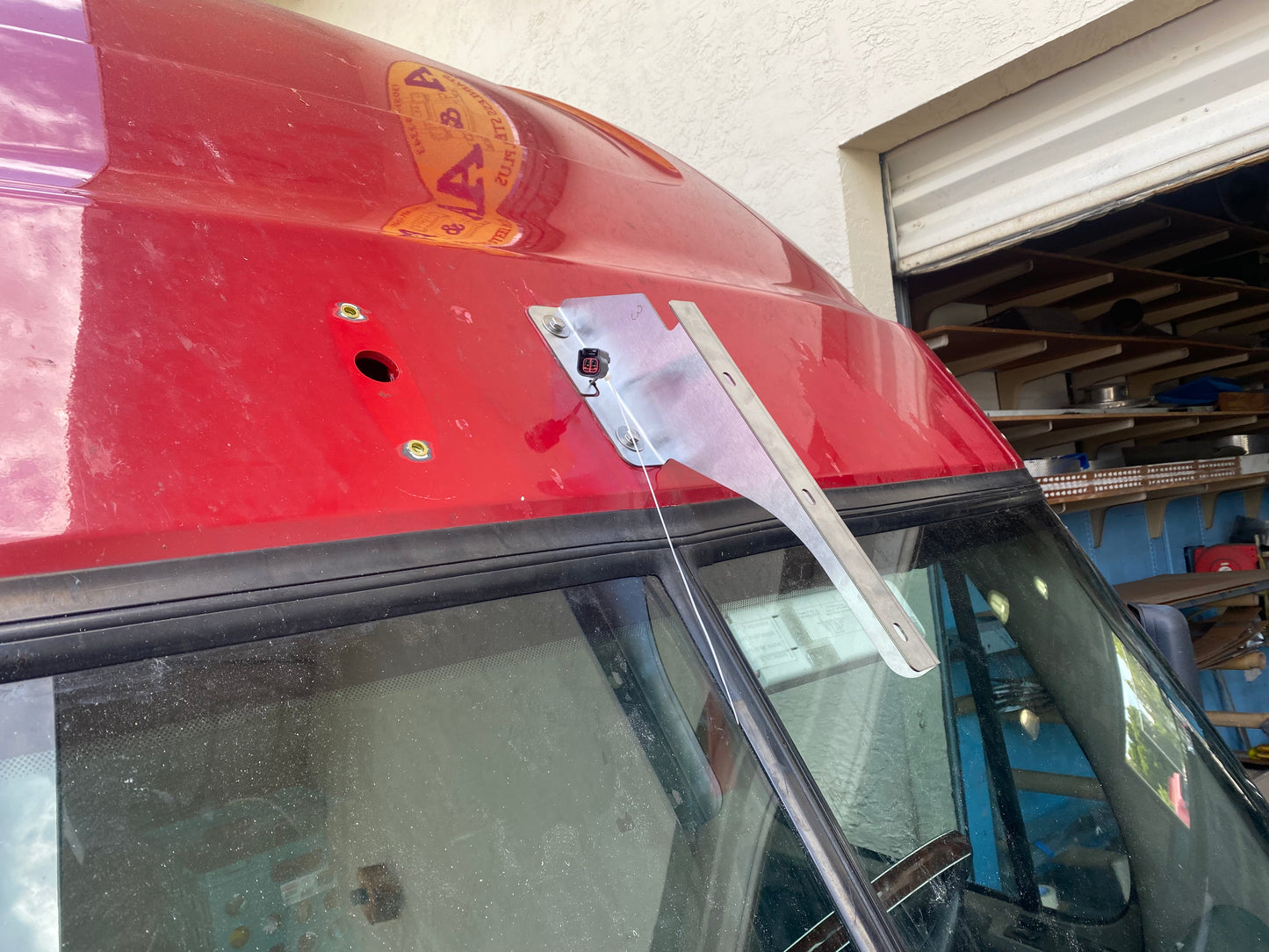 Visera recta de una pieza FL Cascadia de 22" con LED de 8 3/4"