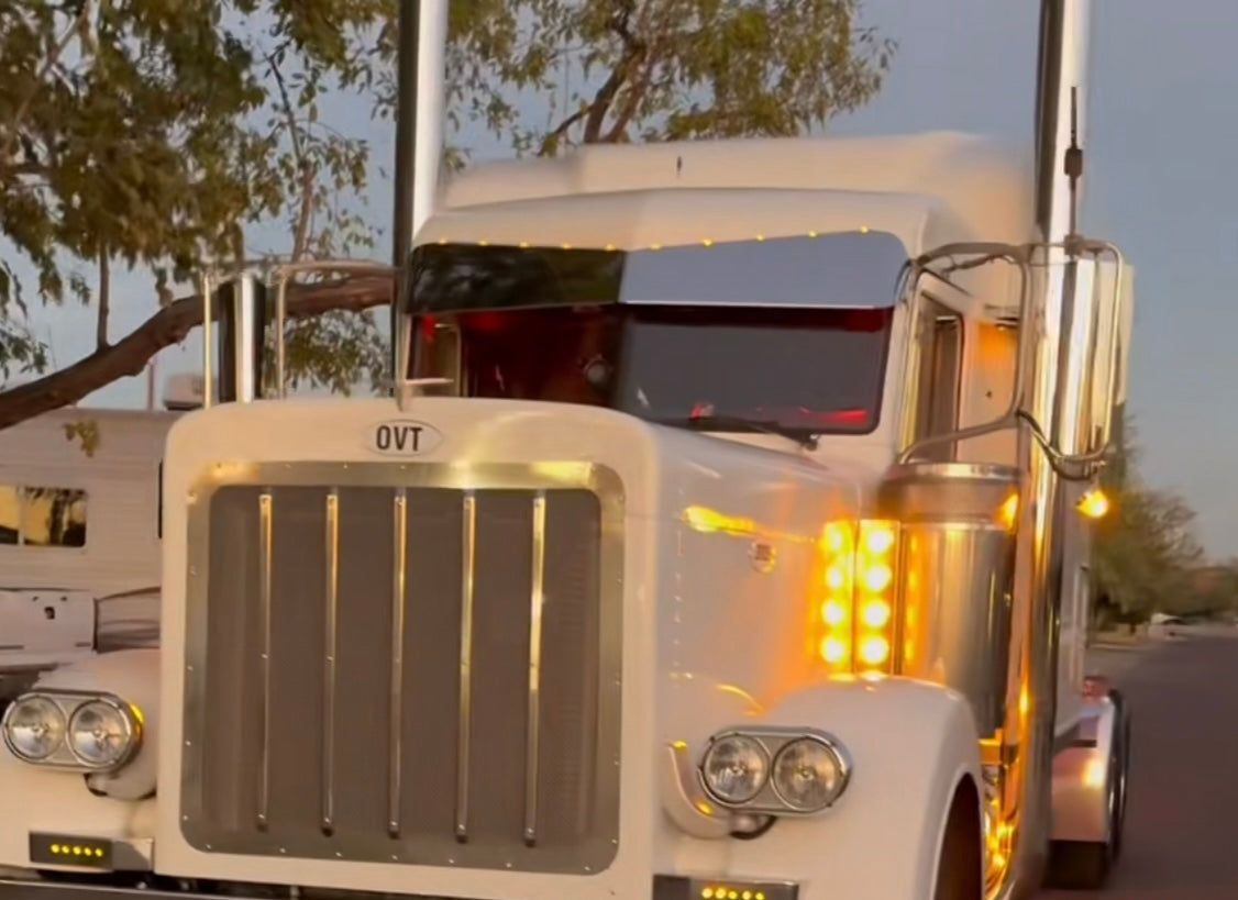 Visera Peterbilt Serie 300 de 10.5" x 7" tipo pajarita inversa con 10 LEDs de 3/4"