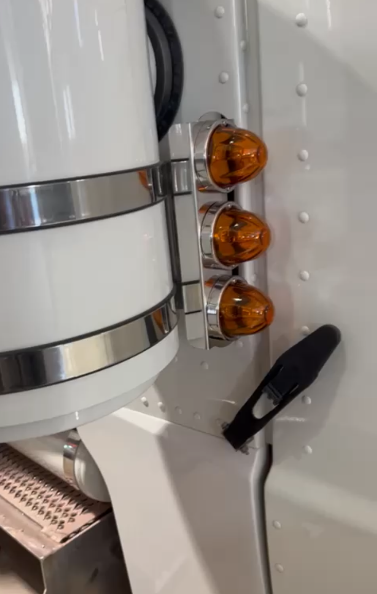 BARRA DE LUCES PEQUEÑA PARA FILTRO DE AIRE PARA 3 MELONES - PETERBILT