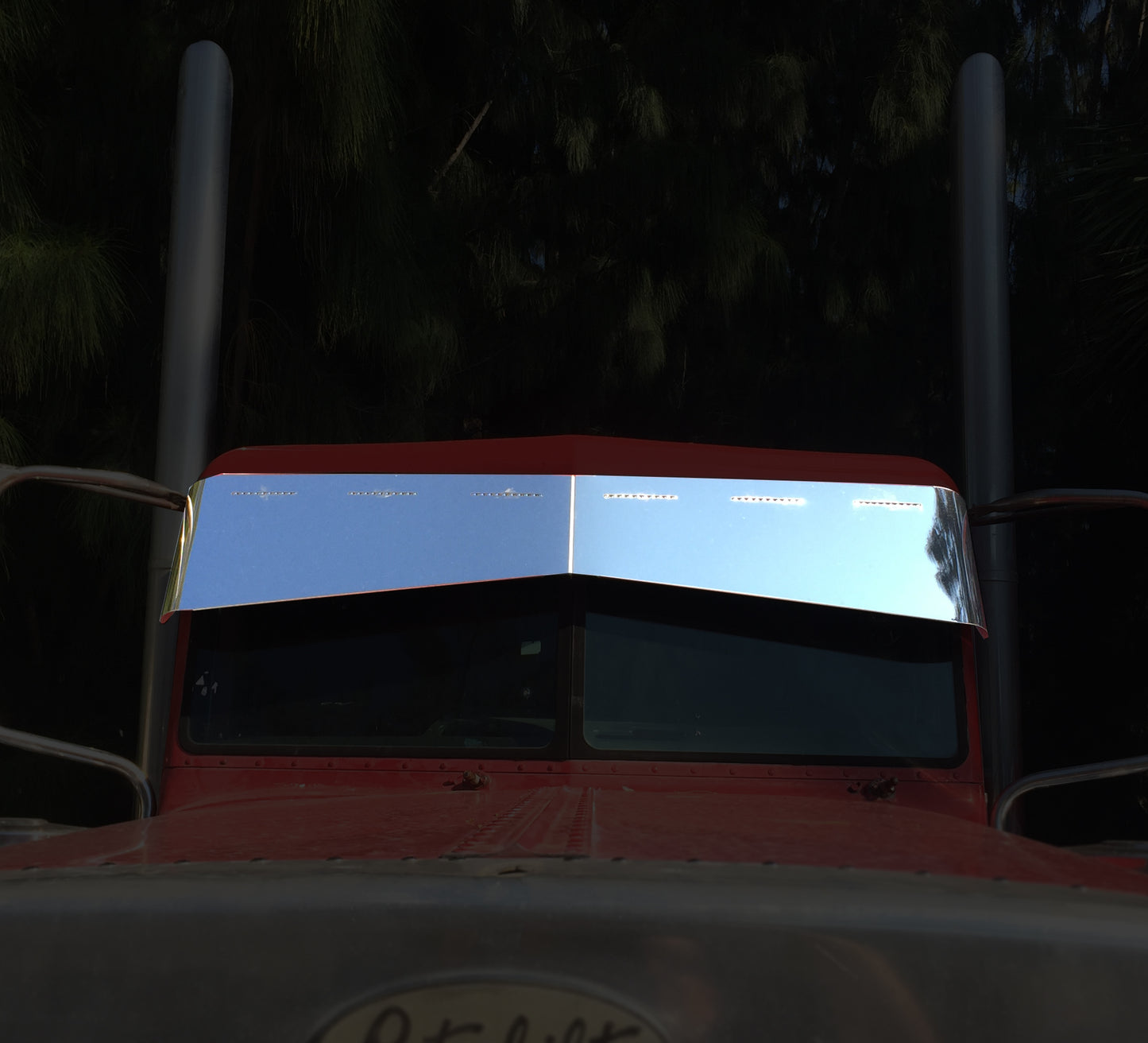 Visera de proa serie 300 de Peterbilt con 6 ledes ocultos (1 línea en el ala) (laterales extendidos)