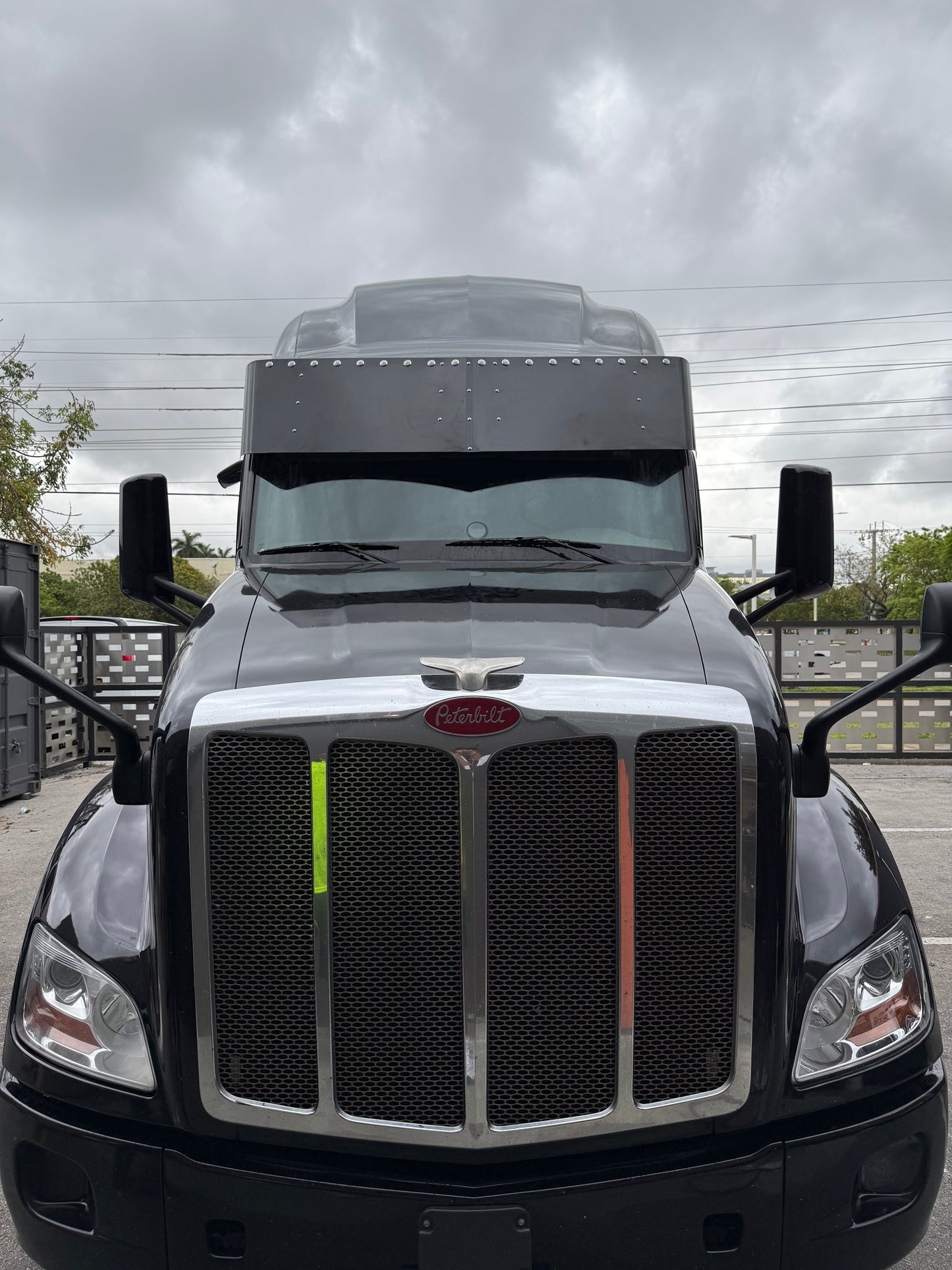 Visera recta de 21" para Peterbilt 579 con 16 luces LED de 3/4"