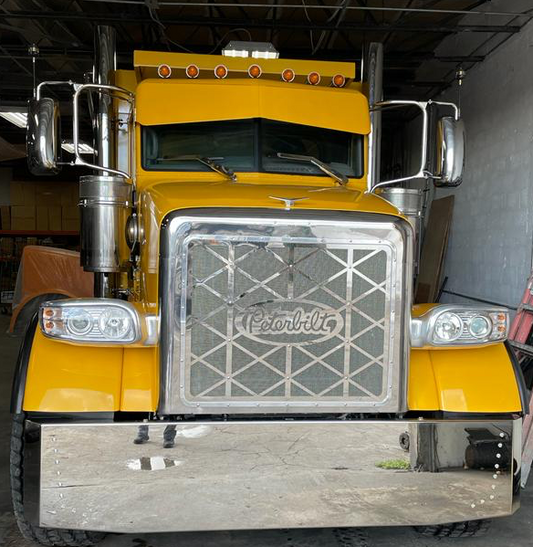 Parrilla de acero inoxidable Diamond de capó corto Peterbilt 379 con logotipo