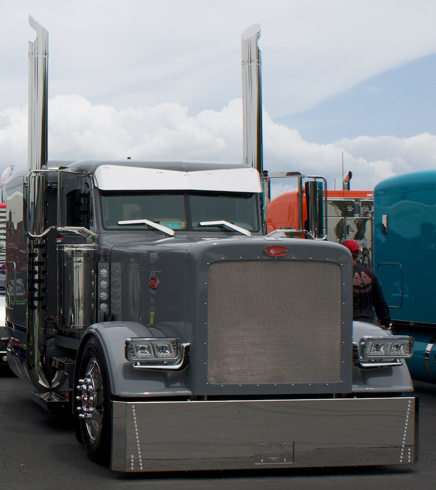Paragolpes de acero inoxidable SUPREME Peterbilt 379 y 389