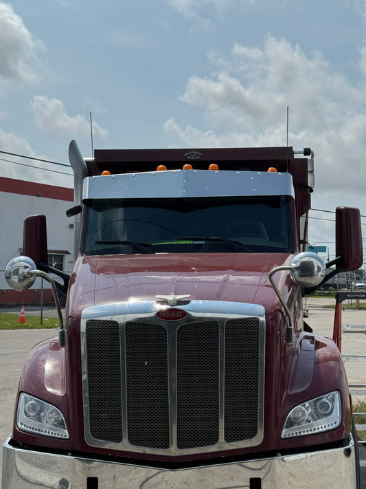 Visera Pequeña en V Peterbilt y Kenworth Day Cab de 12.5" x 10.5" con LEDs de 3/4" en el Borde
