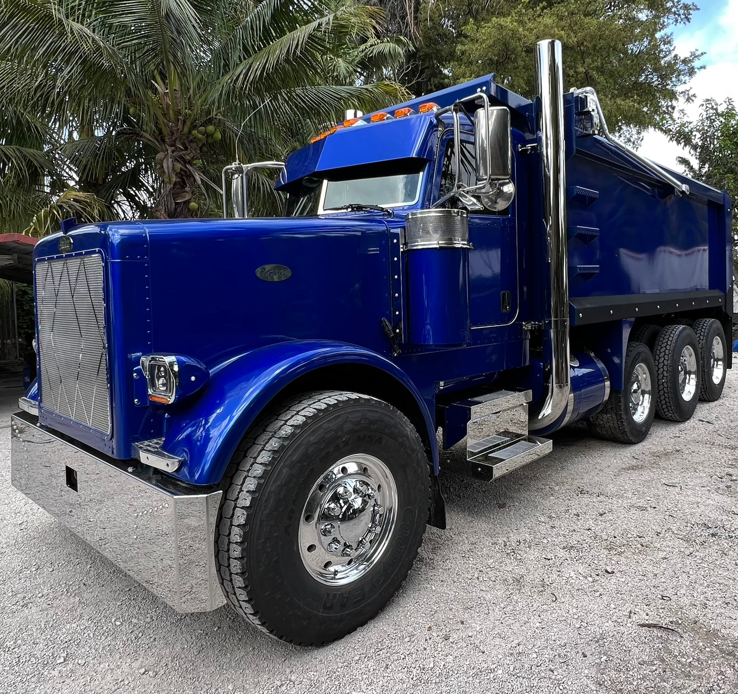 Paragolpes Peterbilt estilo bastón invertido con 18 LED