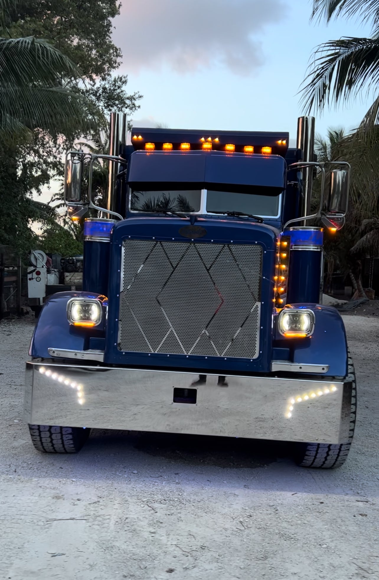 Paragolpes Peterbilt estilo bastón invertido con 18 LED
