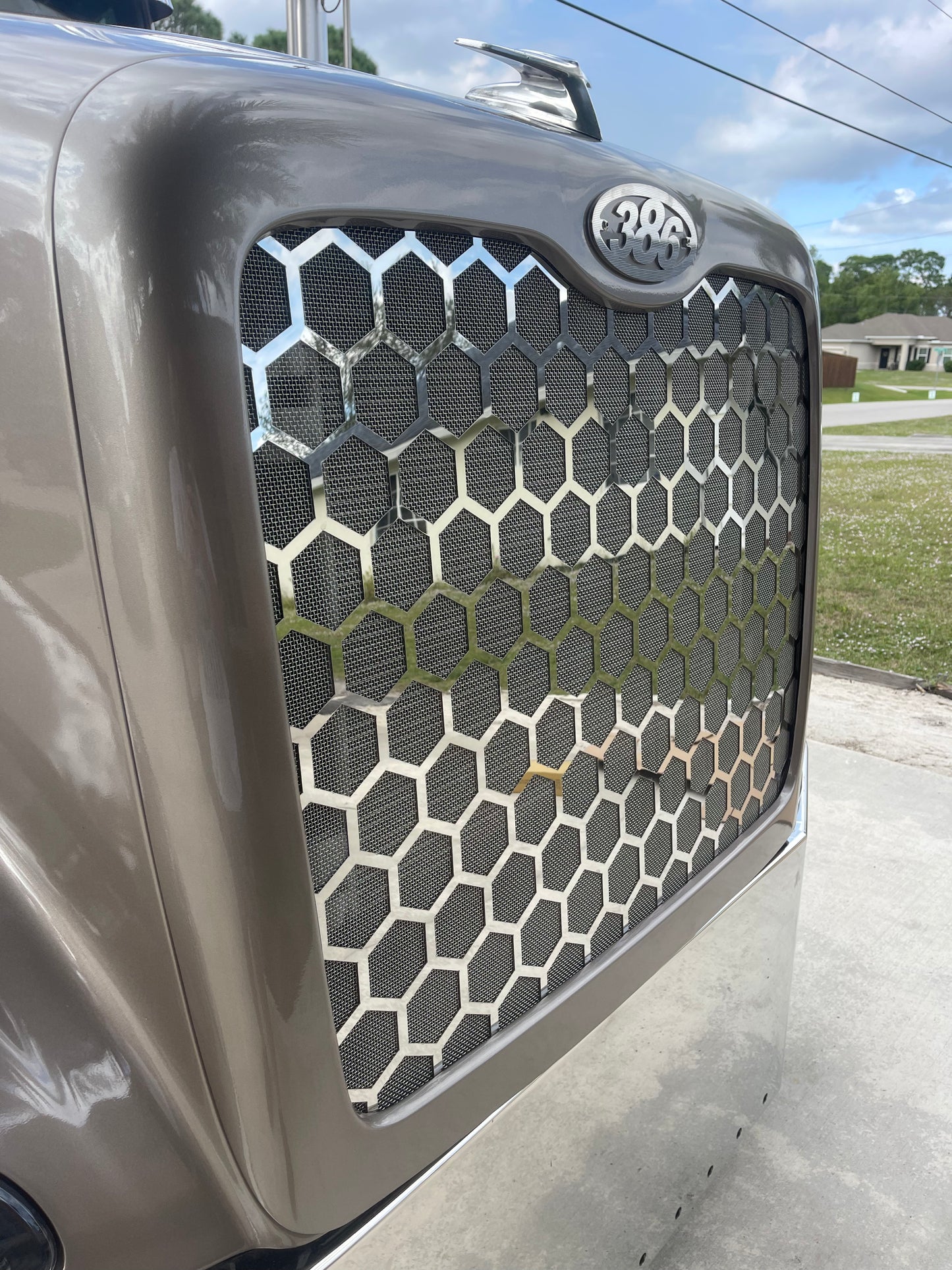 Rejilla hexagonal de acero inoxidable calibre 14 para Peterbilt 386