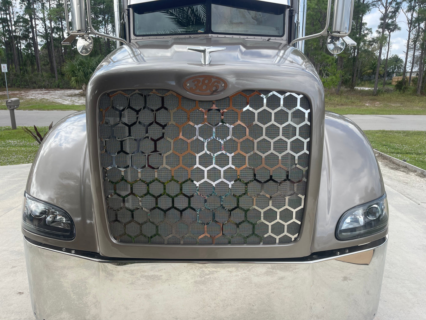 Rejilla hexagonal de acero inoxidable calibre 14 para Peterbilt 386