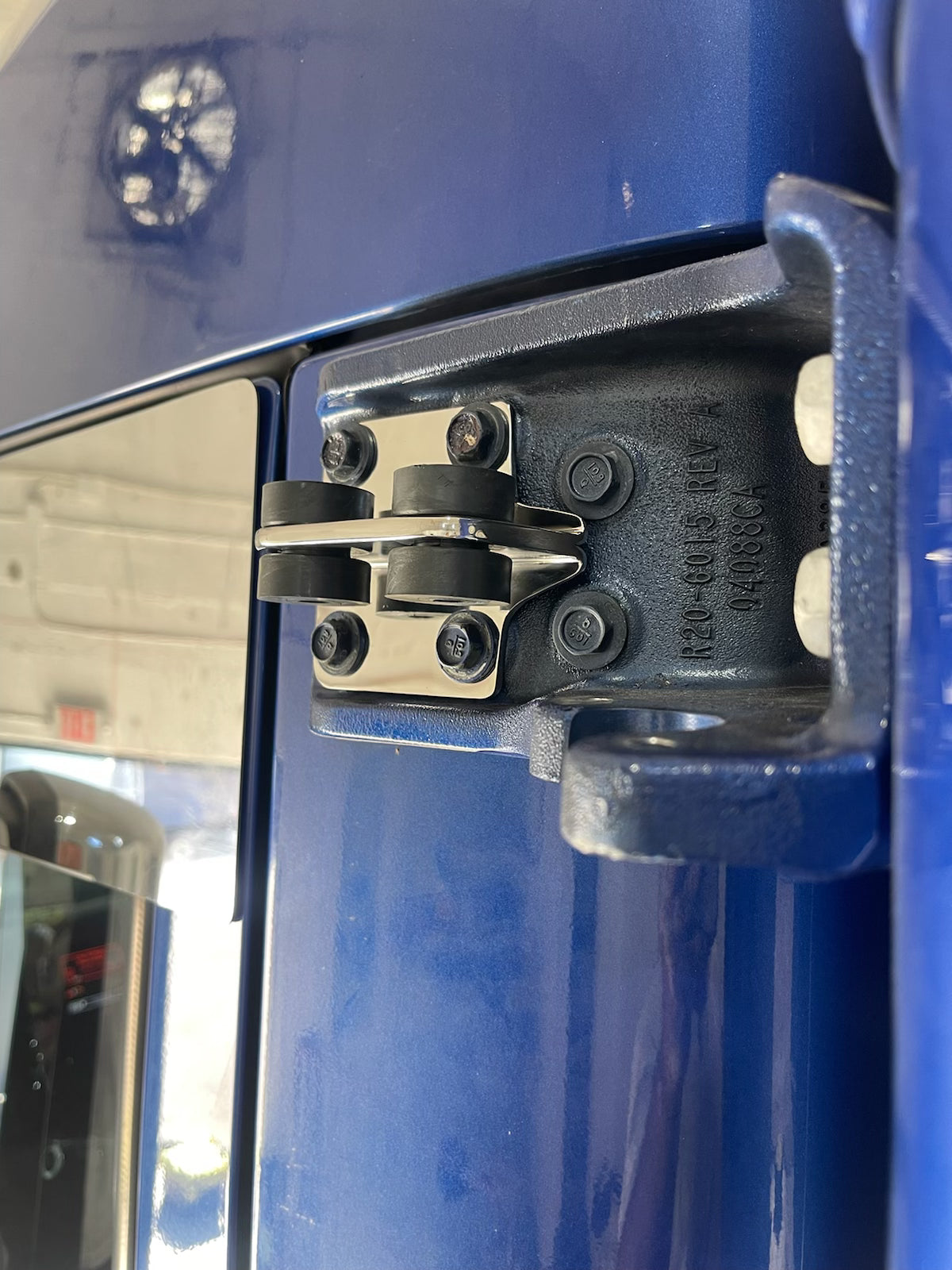 Soporte de montaje superior de escape de acero inoxidable 304 para Peterbilt 579