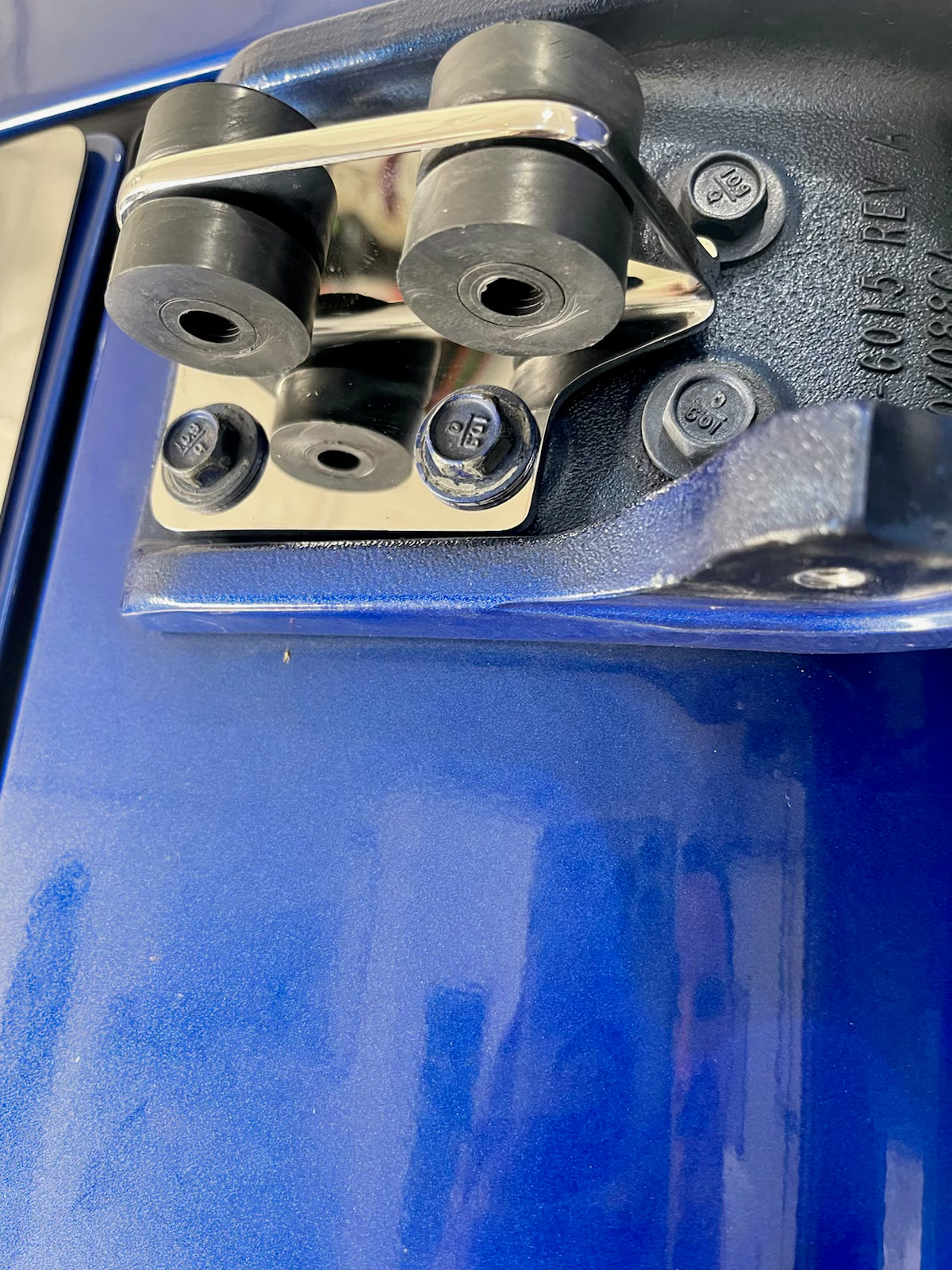 Soporte de montaje superior de escape de acero inoxidable 304 para Peterbilt 579
