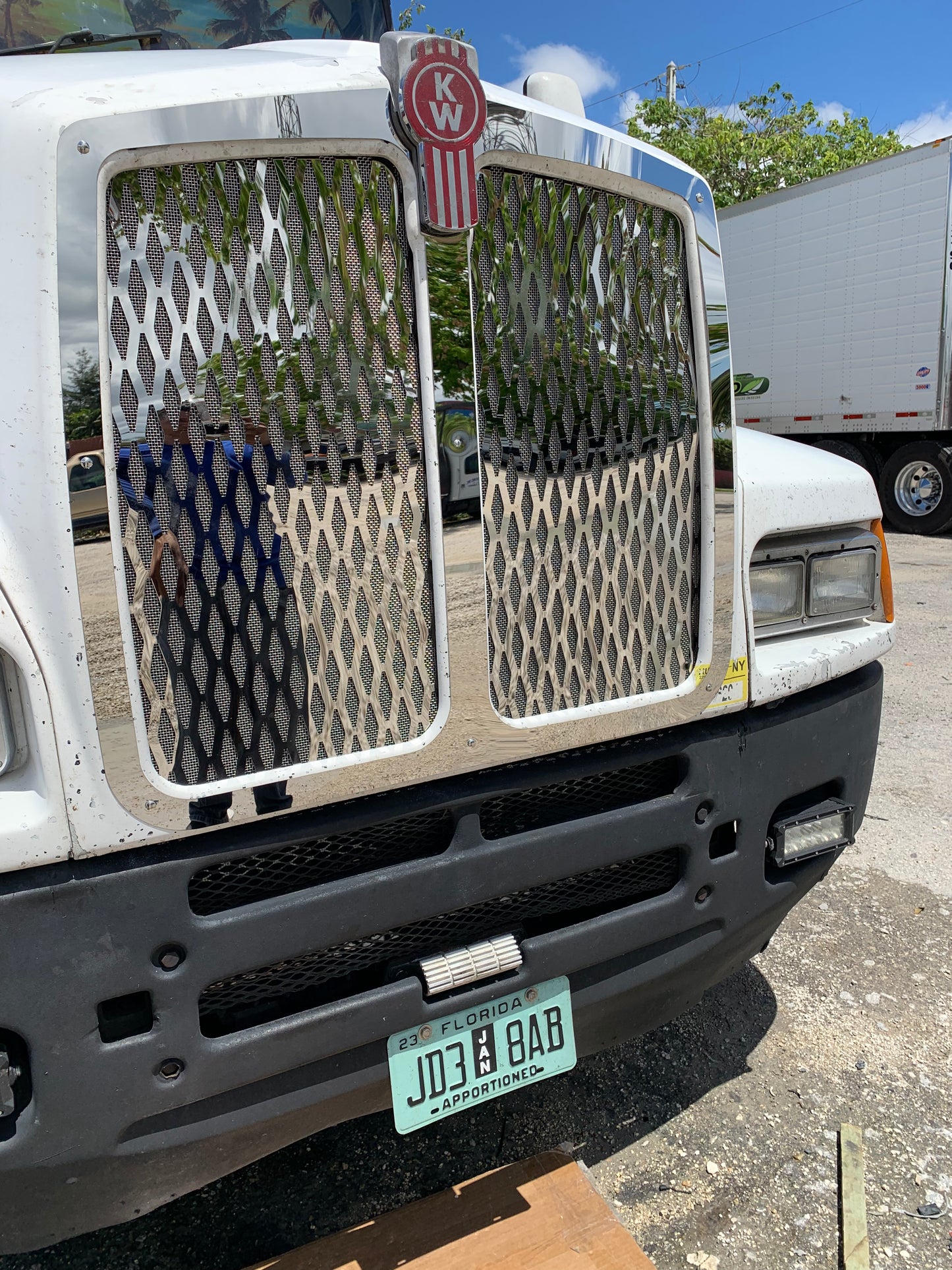 Parrilla de acero inoxidable de diamante pequeño con malla para Kenworth T600