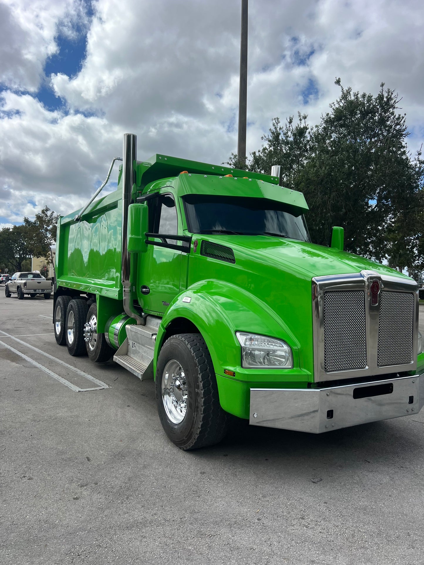 Visera pequeña en forma de V de Peterbilt y Kenworth de 12.5" x 12" con 10 LED de 3/4"