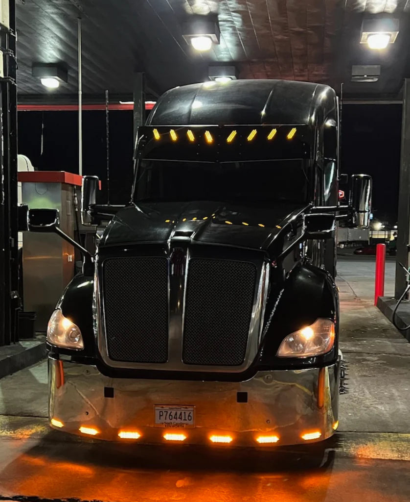 Visera semirrecta de 17" x 6.5" para Kenworth T680 con 8 luces LED ocultas de 3/4"