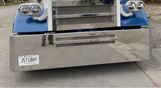 Defensa Freightliner Classic de 20" con 25 LED de 3/4" y 45°, parrilla BB con barra y caja para placa