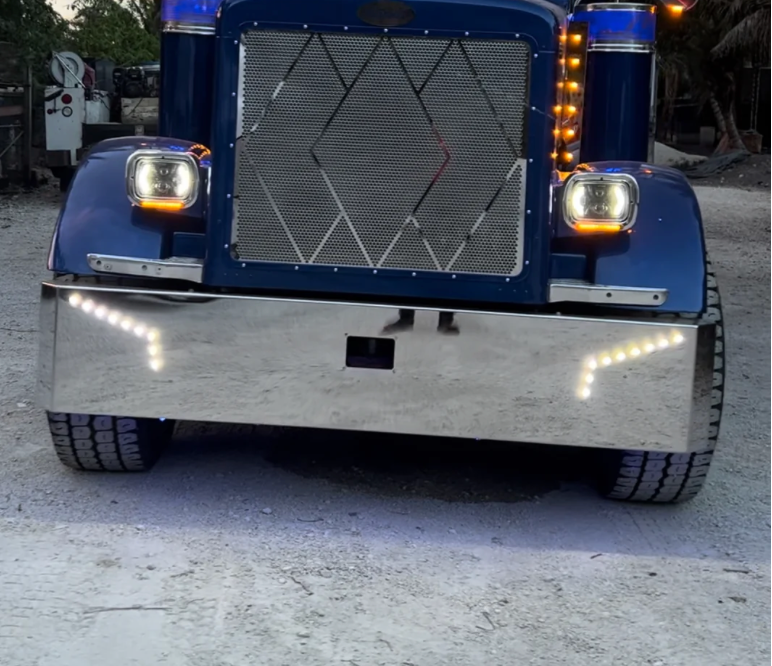 Peterbilt Reverse Cane-Style Bumper w/ 18 LED's