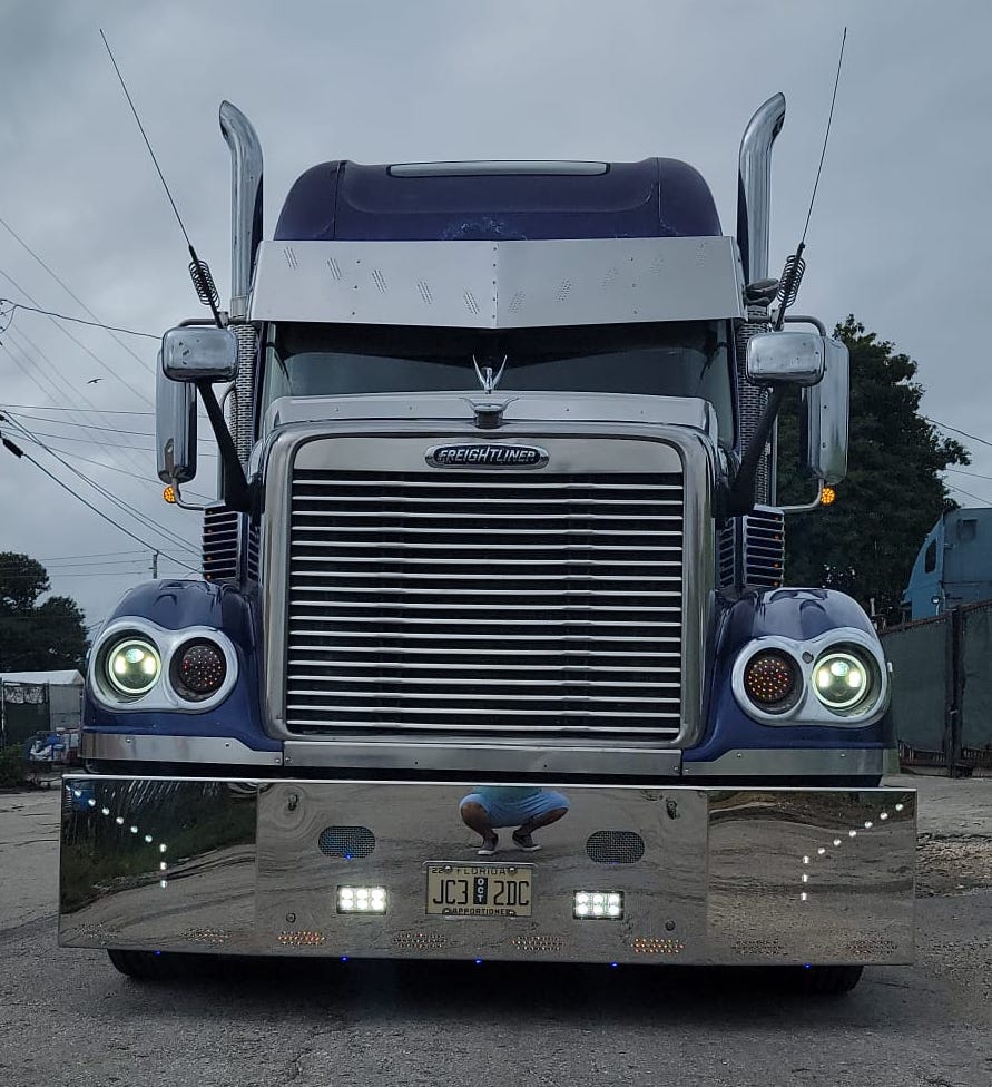 Visera estilo V para Freightliner Coronado de 18" a 20" con 10 LED ocultos