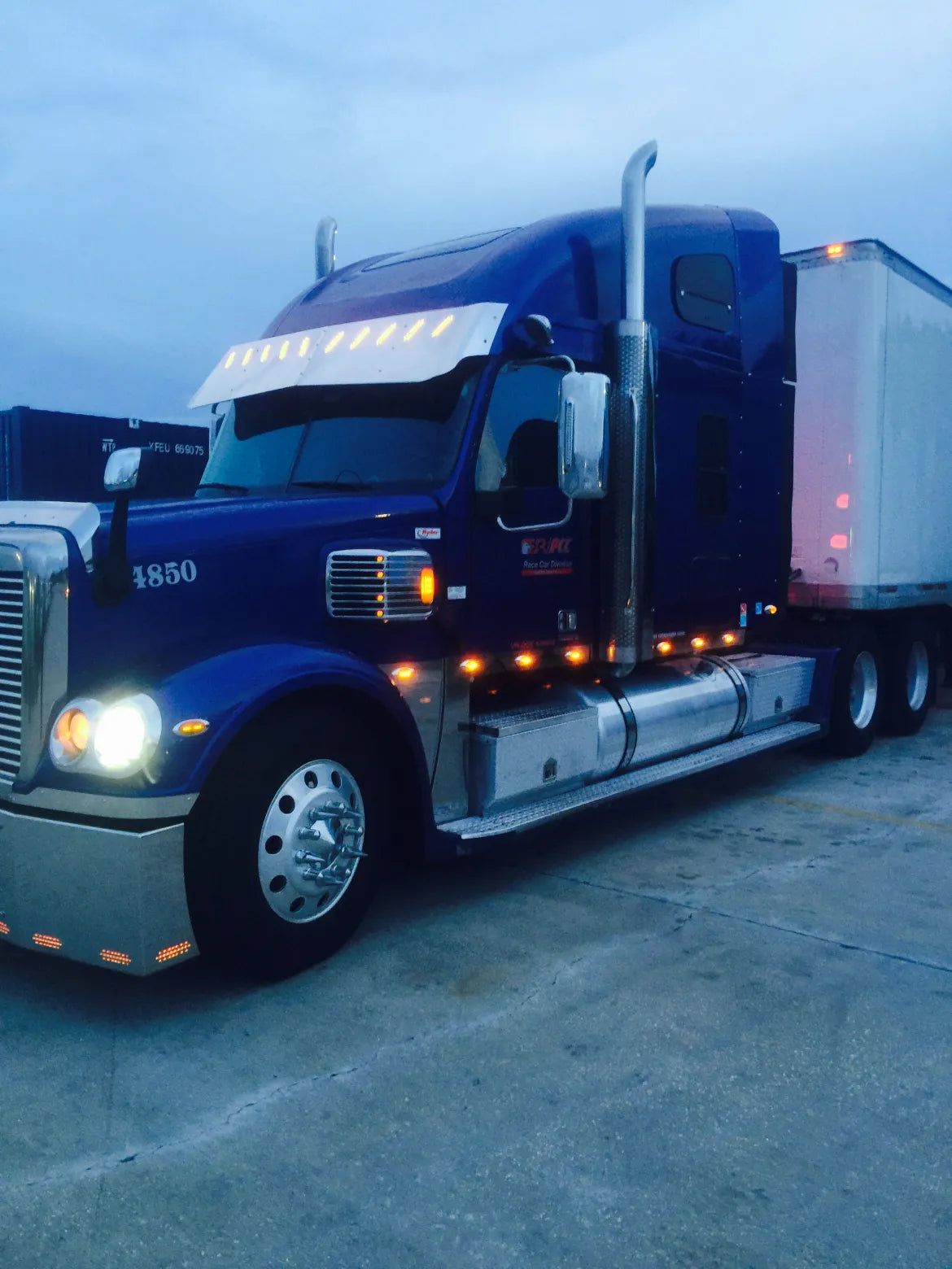 PANEL DE EXTENSIÓN DE ACERO INOXIDABLE PARA FREIGHTLINER CORONADO