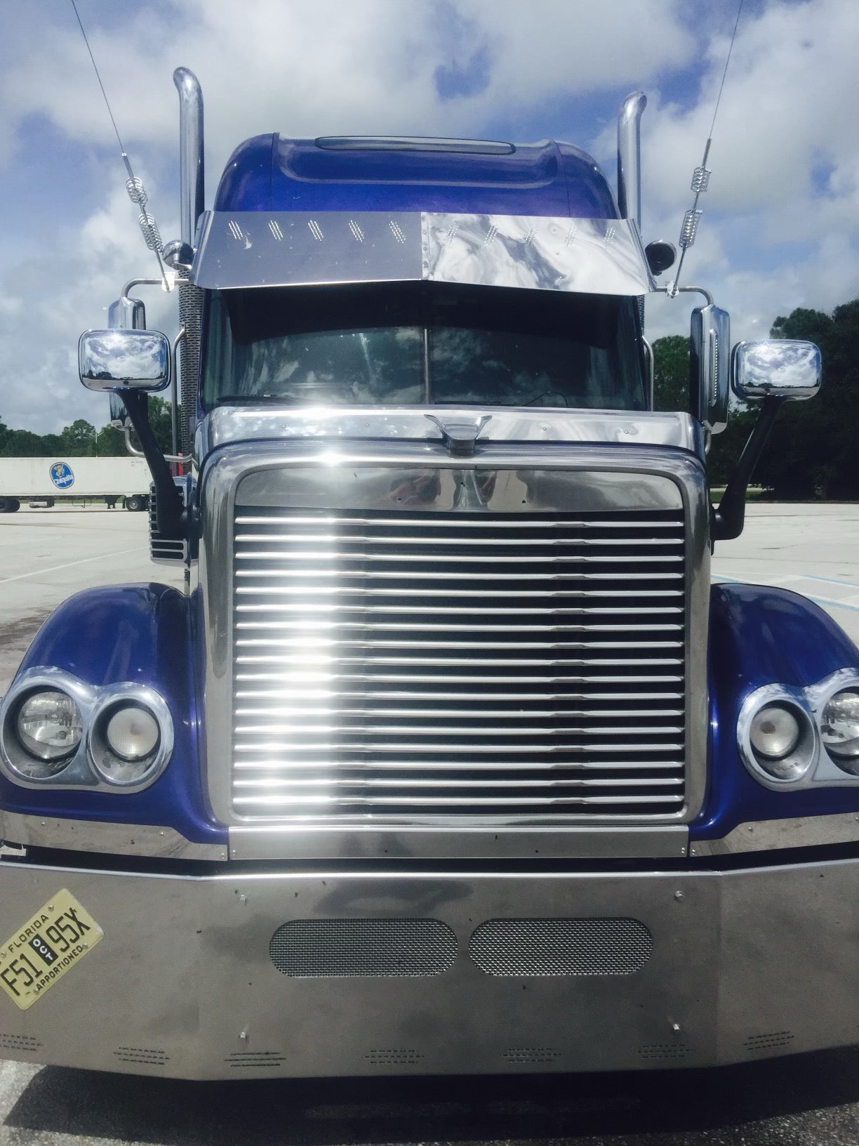 Visera tipo "bowtie" de 20" x 16" para Freightliner Coronado con 10 LED ocultos (montaje lateral de 2 orificios)