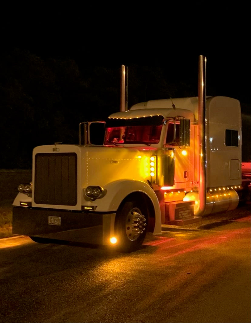 Visera Peterbilt Serie 300 de 10.5" x 7" tipo pajarita inversa con 10 LEDs de 3/4"