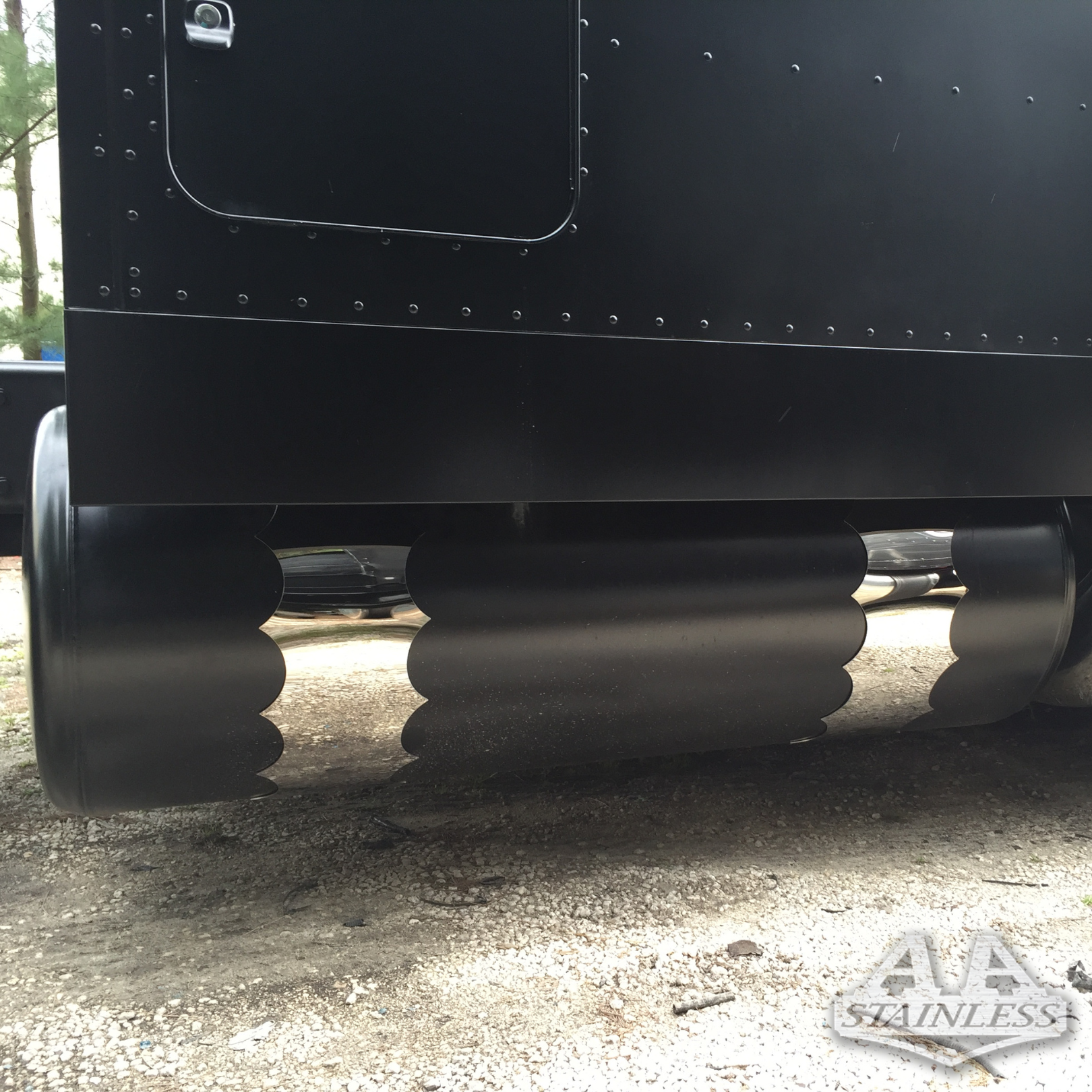Stainless Steel Air Tank Straps for Peterbilt, Freightliner or Kenwort –  Berube's Truck Accessories