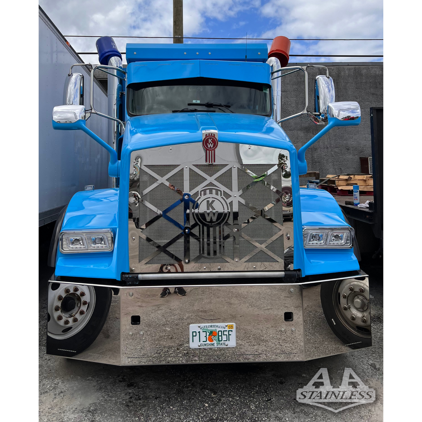 Parrilla de acero inoxidable Big Diamond Kenworth T800 con logotipo y malla de Kenworth