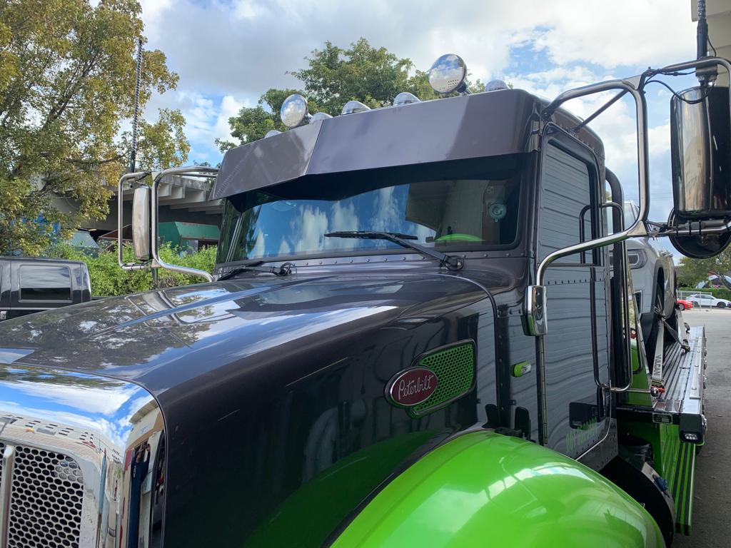 Visera recta Peterbilt 337 lisa para parabrisas panorámico