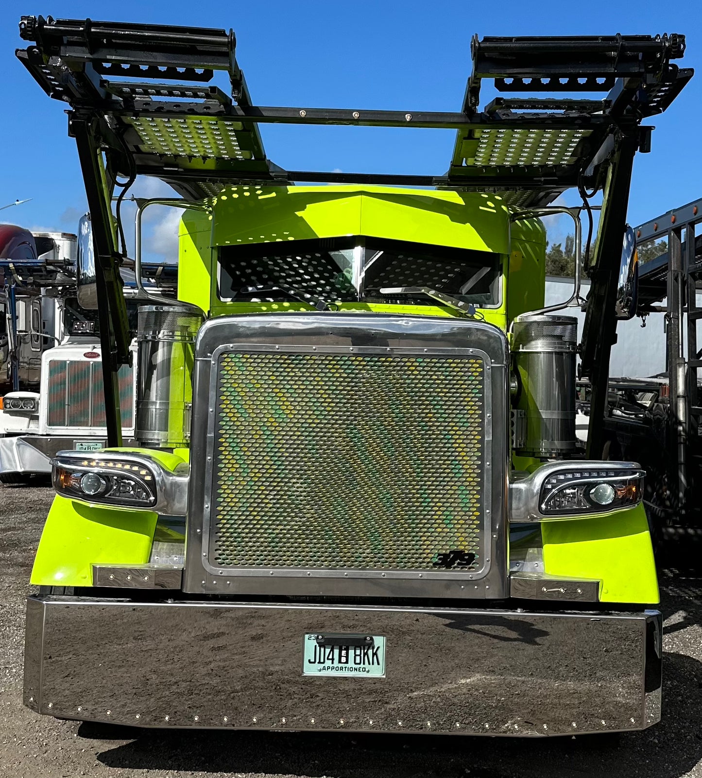 Parachoques Peterbilt 379 y 389 de 20" X 18" con 27 luces LED