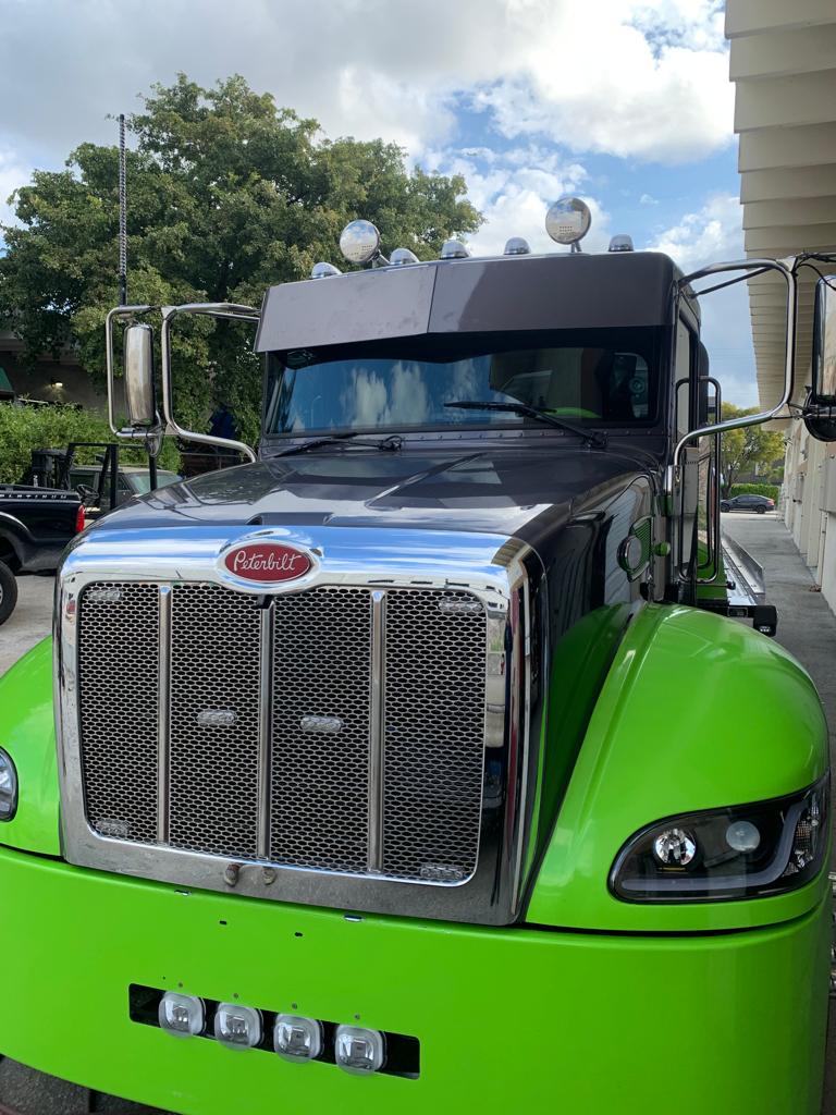 Visera recta Peterbilt 337 lisa para parabrisas panorámico